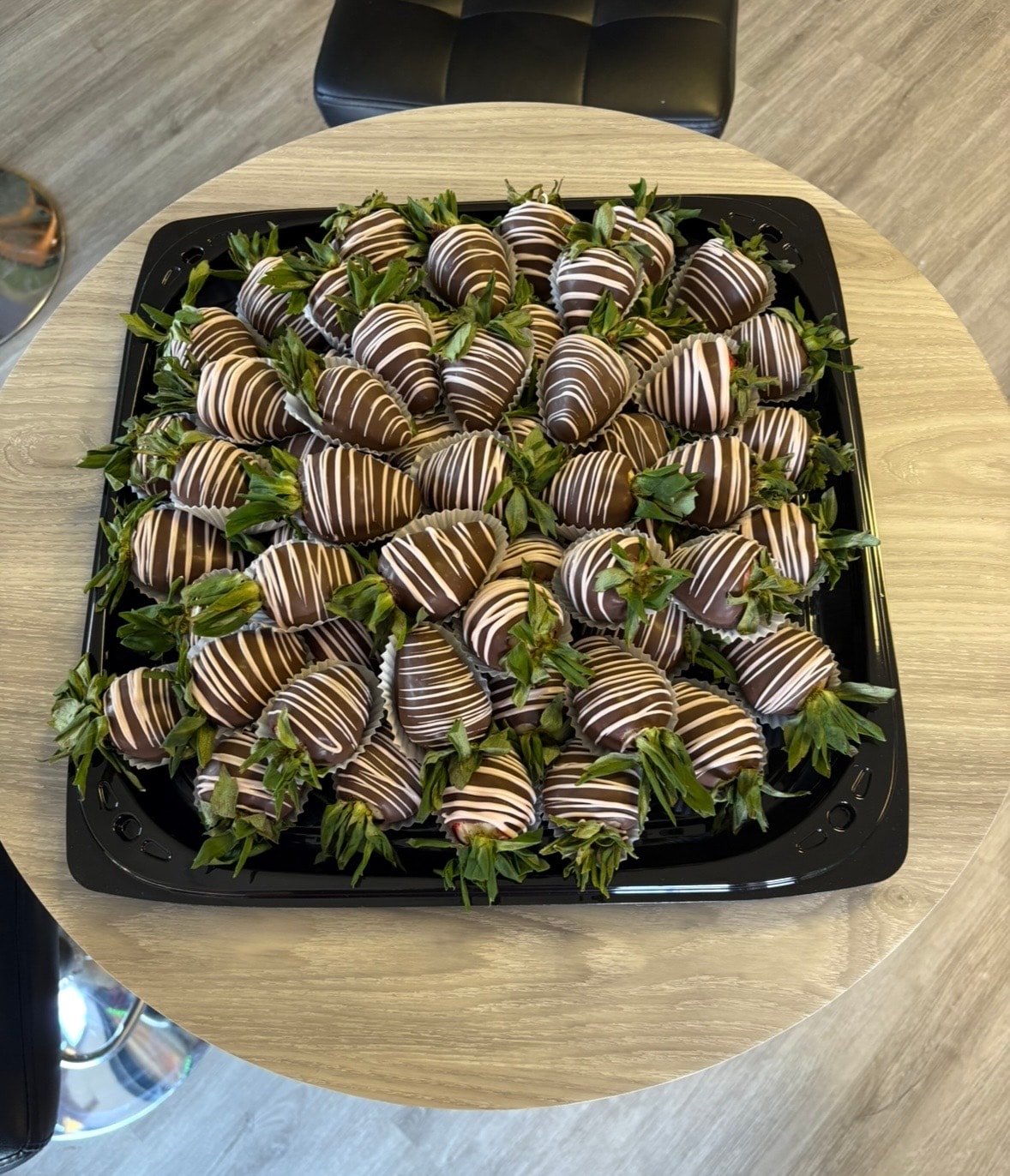 Chocolate covered strawberries gift boxes